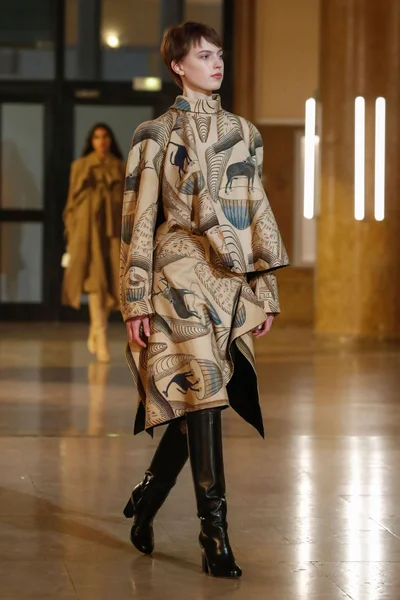 Look 48